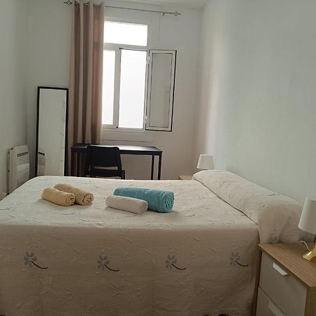 Piso Antiguo, Muebles Viejos, Muy Sencillo, Alquilado En Invierno A Estudiantes, Sin Ascensor, Cocina Antigua A Gas, Edificio Muy Antiguo Apartment Ла Коруня Екстериор снимка