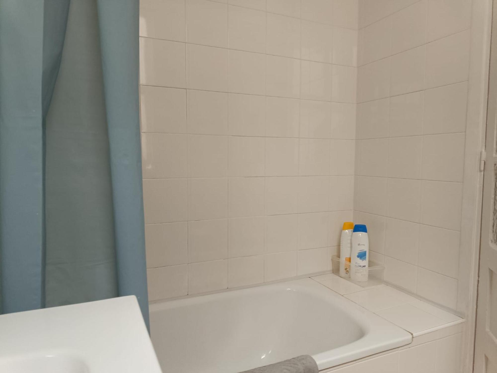 Piso Antiguo, Muebles Viejos, Muy Sencillo, Alquilado En Invierno A Estudiantes, Sin Ascensor, Cocina Antigua A Gas, Edificio Muy Antiguo Apartment Ла Коруня Екстериор снимка
