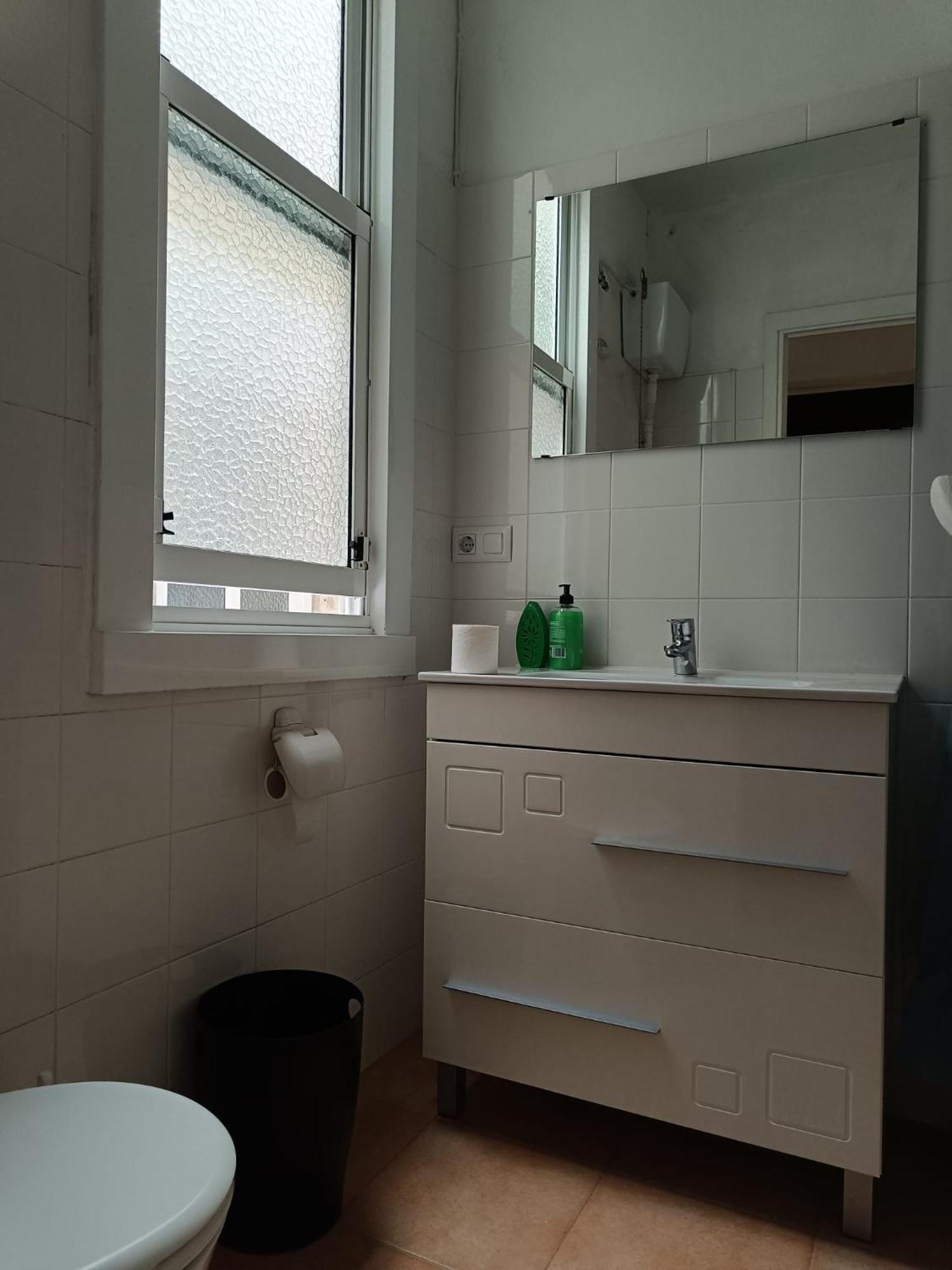 Piso Antiguo, Muebles Viejos, Muy Sencillo, Alquilado En Invierno A Estudiantes, Sin Ascensor, Cocina Antigua A Gas, Edificio Muy Antiguo Apartment Ла Коруня Екстериор снимка