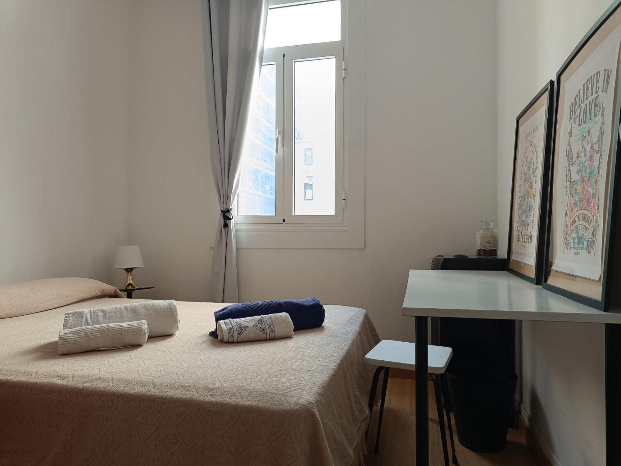 Piso Antiguo, Muebles Viejos, Muy Sencillo, Alquilado En Invierno A Estudiantes, Sin Ascensor, Cocina Antigua A Gas, Edificio Muy Antiguo Apartment Ла Коруня Екстериор снимка